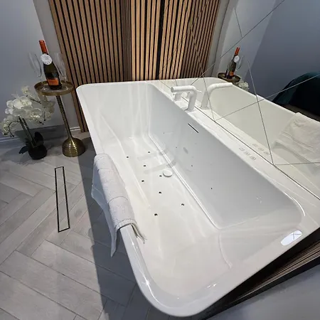 Dasto Jacuzzi Old Town Apartman